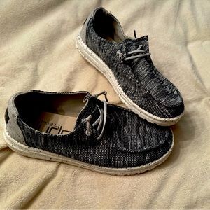 Hey dude women’s Wendy Sox is dark grey. Size 8. Worn twice.